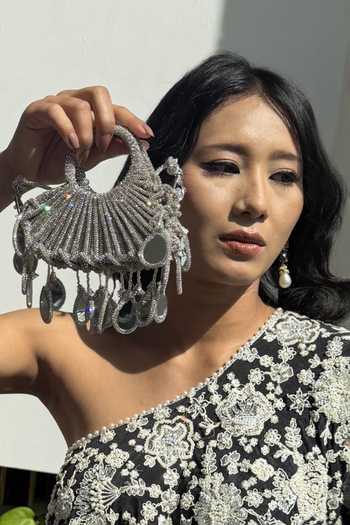 Shop_FOREVER NOOR_Silver Lumi Knot Mini Mirror Work Bag 