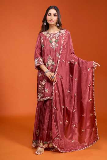 Samyukta Singhania_Maroon Tissue Round Neck, Yes Embroidered Kurta Set _at_Aza_Fashions