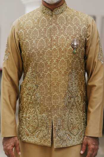 Buy AMIT BEHKI Gold Silk Zari, Embroidery Floral Woven Bundi And Kurta Set Buy_AMIT BEHKI_Gold Silk Zari, Embroidery Floral Woven Bundi And Kurta Set