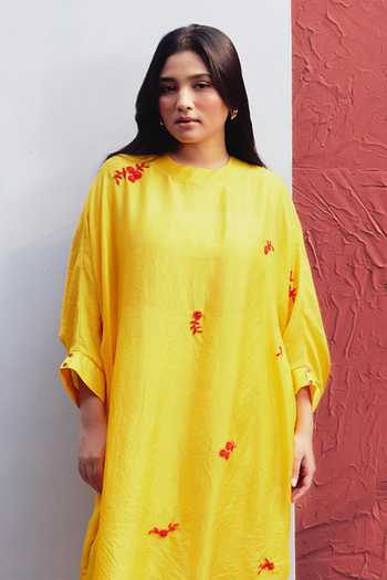 Buy_Kavya Singh Kundu_Yellow Silk Round Neck Mukhi Hand Embroidered Kurta And Pant Set _Online_at_Aza_Fashions