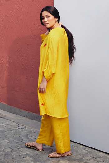 Shop_Kavya Singh Kundu_Yellow Silk Round Neck Mukhi Hand Embroidered Kurta And Pant Set _Online_at_Aza_Fashions