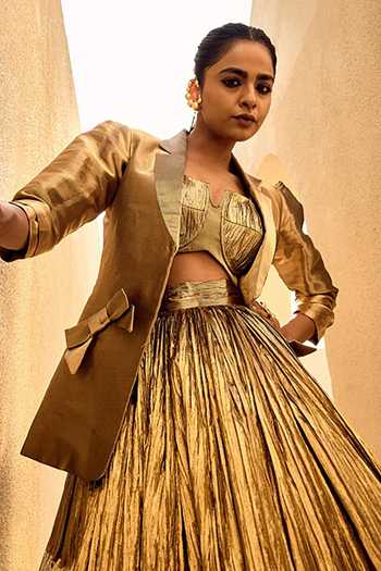 ASHNA VASWANI_Gold Silk, Jacquard Open , Sweetheart Lehenga Set _at_Aza_Fashions