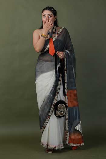 Shop_ASHNA VASWANI_Ivory Cotton, Kota Doria, Shantoon V-neck Colorblock Saree And Blouse Set _Online_at_Aza_Fashions