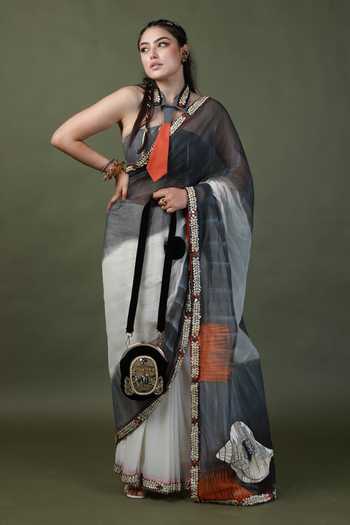 Buy_ASHNA VASWANI_Ivory Cotton, Kota Doria, Shantoon V-neck Colorblock Saree And Blouse Set 