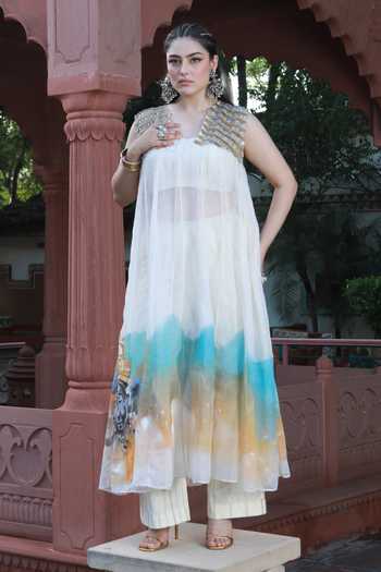 ASHNA VASWANI_Ivory Kota Doria, Cotton Scoop , Bandeau Hand Painted Kurta Set _at_Aza_Fashions