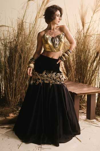 Buy ASHNA VASWANI Black Chanderi, Velvet, Satin Sweetheart Neck Lehenga Set With Brass Corset Buy_ASHNA VASWANI_Black Chanderi, Velvet, Satin Sweetheart Neck Lehenga Set With Brass Corset