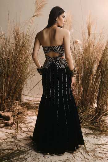 Shop ASHNA VASWANI Black Handloom Cotton, Velvet, Chanderi Sweetheart Neck, Cape And Lehenga Set Online at Aza Fashions Shop_ASHNA VASWANI_Black Handloom Cotton, Velvet, Chanderi Sweetheart Neck, Cape And Lehenga Set _Online_at_Aza_Fashions