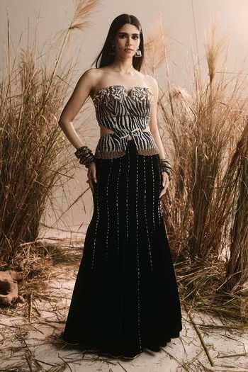 ASHNA VASWANI Black Handloom Cotton, Velvet, Chanderi Sweetheart Neck, Cape And Lehenga Set at Aza Fashions ASHNA VASWANI_Black Handloom Cotton, Velvet, Chanderi Sweetheart Neck, Cape And Lehenga Set _at_Aza_Fashions