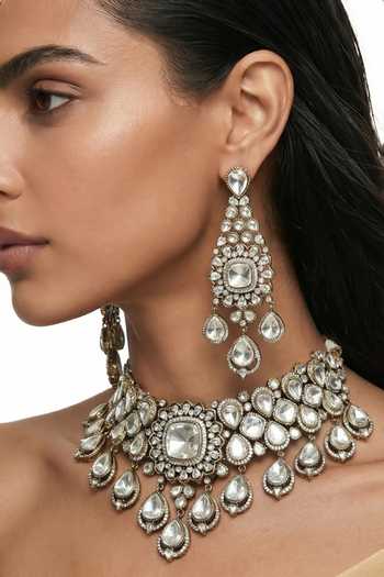 PRERTO White Qamar Moissanite Polki Kundan Necklace Set Online at Aza Fashions PRERTO_White Qamar Moissanite Polki Kundan Necklace Set _Online_at_Aza_Fashions