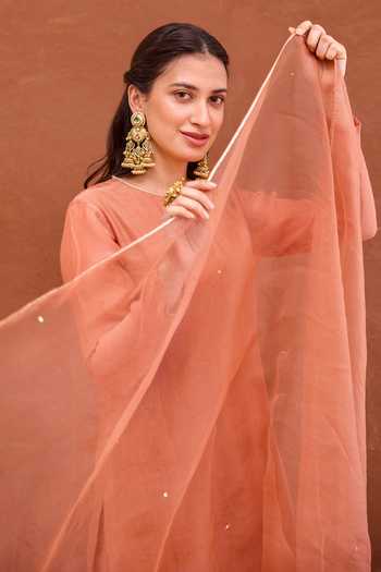 Taro Peach Chanderi Silk, Organza Keyhole Neck Kesar Kurta Set Online at Aza Fashions Taro_Peach Chanderi Silk, Organza Keyhole Neck Kesar Kurta Set _Online_at_Aza_Fashions