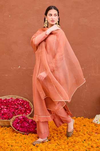 Buy Taro Peach Chanderi Silk, Organza Keyhole Neck Kesar Kurta Set Buy_Taro_Peach Chanderi Silk, Organza Keyhole Neck Kesar Kurta Set