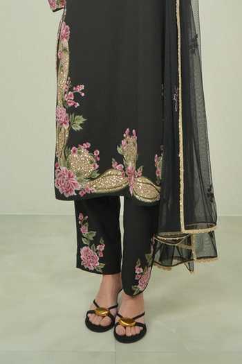 Buy_RANNA GILL_Black Crinkle, Polyester V-neck Velmira Bloom Embroidered Tunic Set _Online_at_Aza_Fashions