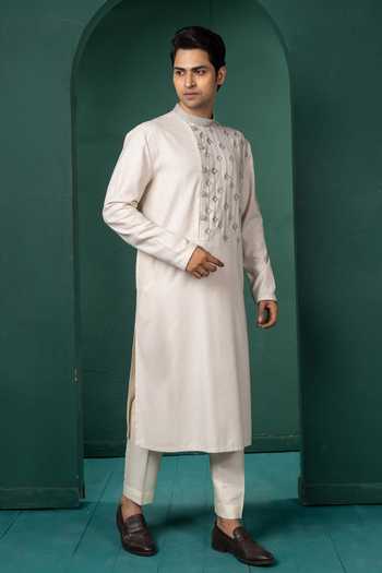 POONAM KASERA Off White Silk Geometrical Pattern Kurta Set Online at Aza Fashions POONAM KASERA_Off White Silk Geometrical Pattern Kurta Set _Online_at_Aza_Fashions