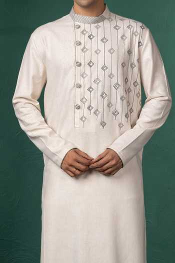 Shop POONAM KASERA Off White Silk Geometrical Pattern Kurta Set Online at Aza Fashions Shop_POONAM KASERA_Off White Silk Geometrical Pattern Kurta Set _Online_at_Aza_Fashions