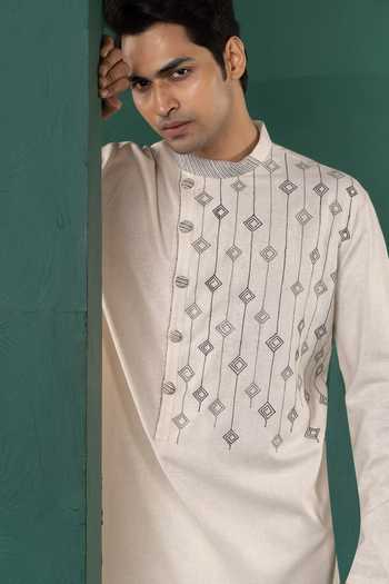 POONAM KASERA Off White Silk Geometrical Pattern Kurta Set at Aza Fashions POONAM KASERA_Off White Silk Geometrical Pattern Kurta Set _at_Aza_Fashions