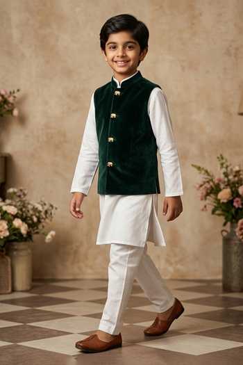 Byb Premium Green Velvet Dark Sleeveless Bundi Online at Aza Fashions Byb Premium_Green Velvet Dark Sleeveless Bundi _Online_at_Aza_Fashions