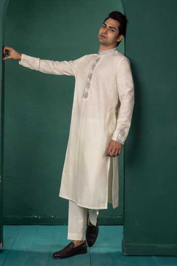POONAM KASERA_Off White Silk Geometric Placement Embroidered Kurta Set _at_Aza_Fashions