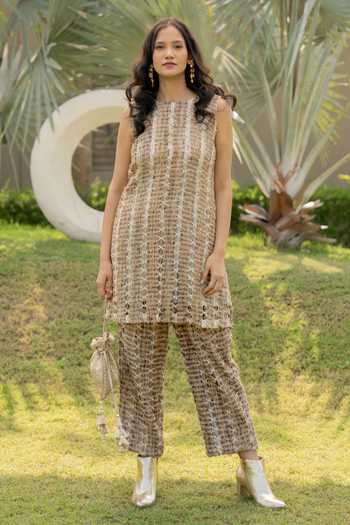 Chambray & Co. Uma Embroidered Kurta & Pant Co ord Set 