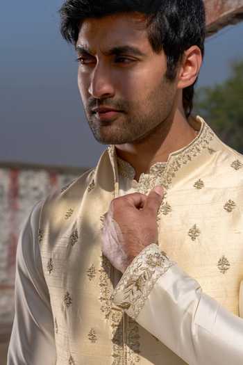 Tira by Naresh Raj_Ivory Silk Embroidery Bundi And Kurta Set _Online_at_Aza_Fashions