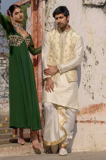 Tira by Naresh Raj_Ivory Silk Embroidery Bundi And Kurta Set _at_Aza_Fashions