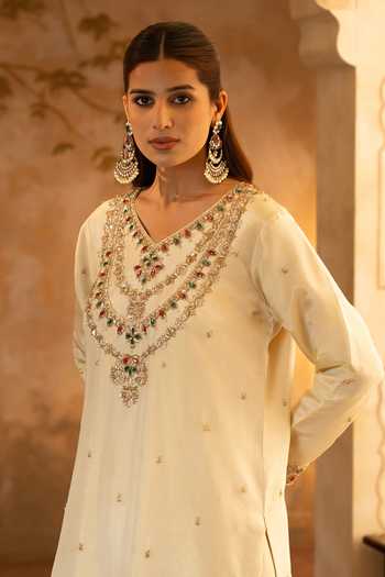 Buy_ANGAD SINGH_Gold Tissue, Net V-neck Embroidered Kurta Set 