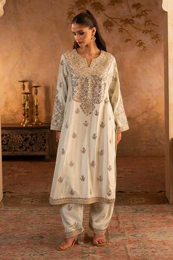 Shop ANGAD SINGH Green Silk, Net V-neck, Yes Pistachio Kurta Set Online at Aza Fashions Shop_ANGAD SINGH_Green Silk, Net V-neck, Yes Pistachio Kurta Set _Online_at_Aza_Fashions