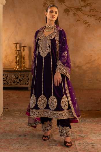 Shop ANGAD SINGH Purple Velvet, Net V-neck, Yes Embroidered Kurta Set Online at Aza Fashions Shop_ANGAD SINGH_Purple Velvet, Net V-neck, Yes Embroidered Kurta Set _Online_at_Aza_Fashions