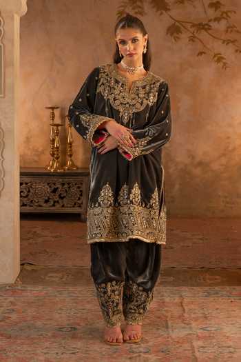Shop ANGAD SINGH Grey Net, Velvet Split V-neck Embroidered Kurta Set Online at Aza Fashions Shop_ANGAD SINGH_Grey Net, Velvet Split V-neck Embroidered Kurta Set _Online_at_Aza_Fashions