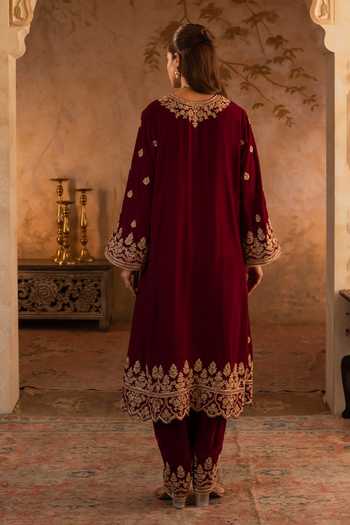 ANGAD SINGH Embroidered Velvet Kurta Set 