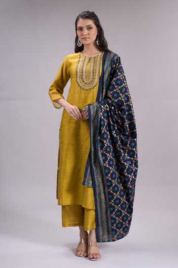 Khwaab By Sanjana Lakhani Placement Embroidered Kurta Set 