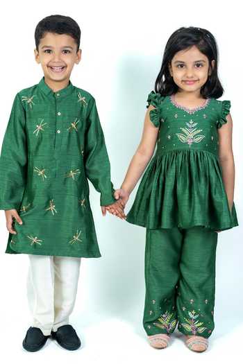 Shop_Label Kiaa_Green Linen Embroidered Kurta Set _Online_at_Aza_Fashions