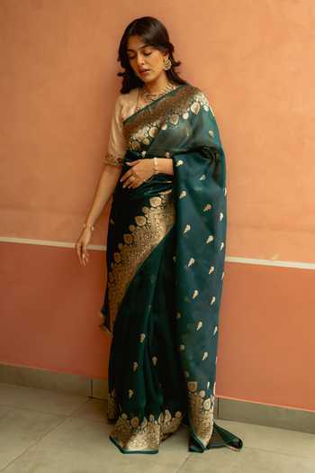 Priyanka Raajiv Green Silk Bahurupa Banarasi Saree With Unstitched Blouse Piece Online at Aza Fashions Priyanka Raajiv_Green Silk Bahurupa Banarasi Saree With Unstitched Blouse Piece _Online_at_Aza_Fashions