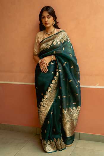 Priyanka Raajiv Bahurupa Silk Banarasi Saree With Unstitched Blouse Piece