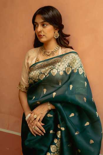 Buy Priyanka Raajiv Green Silk Bahurupa Banarasi Saree With Unstitched Blouse Piece Online at Aza Fashions Buy_Priyanka Raajiv_Green Silk Bahurupa Banarasi Saree With Unstitched Blouse Piece _Online_at_Aza_Fashions