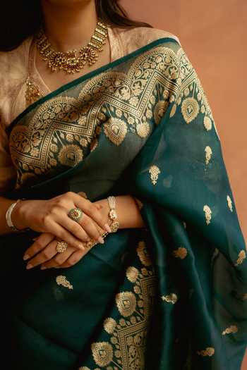 Priyanka Raajiv Green Silk Bahurupa Banarasi Saree With Unstitched Blouse Piece at Aza Fashions Priyanka Raajiv_Green Silk Bahurupa Banarasi Saree With Unstitched Blouse Piece _at_Aza_Fashions
