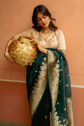 Buy Priyanka Raajiv Green Silk Bahurupa Banarasi Saree With Unstitched Blouse Piece Buy_Priyanka Raajiv_Green Silk Bahurupa Banarasi Saree With Unstitched Blouse Piece