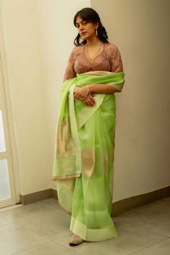 Priyanka Raajiv Green Silk Aishani Saree With Unstitched Blouse Fabric Online at Aza Fashions Priyanka Raajiv_Green Silk Aishani Saree With Unstitched Blouse Fabric _Online_at_Aza_Fashions