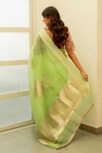 Priyanka Raajiv Aishani Saree With Unstitched Blouse Fabric 