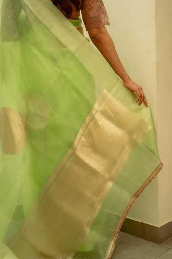 Buy Priyanka Raajiv Green Silk Aishani Saree With Unstitched Blouse Fabric Buy_Priyanka Raajiv_Green Silk Aishani Saree With Unstitched Blouse Fabric