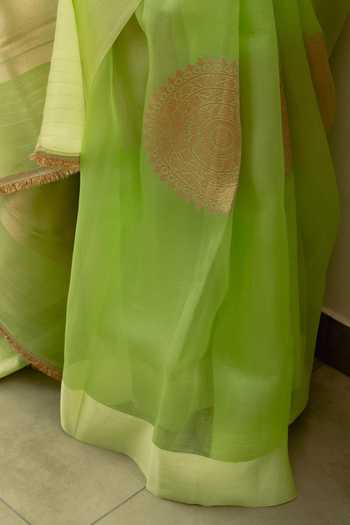 Shop Priyanka Raajiv Green Silk Aishani Saree With Unstitched Blouse Fabric Shop_Priyanka Raajiv_Green Silk Aishani Saree With Unstitched Blouse Fabric
