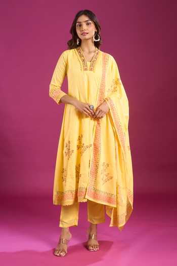 Khwaab By Sanjana Lakhani Floral Embroidered Kurta Set 