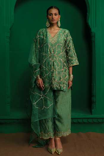 Charu Makkar Zeenat Aari Work Kurta Set