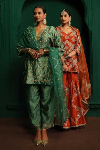 Buy Charu Makkar Green Tissue, Organza V-neck, Yes Zeenat Aari Work Kurta Set Online at Aza Fashions Buy_Charu Makkar_Green Tissue, Organza V-neck, Yes Zeenat Aari Work Kurta Set _Online_at_Aza_Fashions