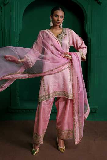 Buy Charu Makkar Pink Tissue, Modal, Satin, Organza V-neck Sharmila Embroidered Kurta Set Buy_Charu Makkar_Pink Tissue, Modal, Satin, Organza V-neck Sharmila Embroidered Kurta Set