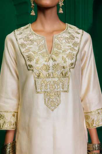 Shop Charu Makkar Ivory Silk, Chanderi, Organza Keyhole Neck Sharmila Embroidered Kurta Pant Set Shop_Charu Makkar_Ivory Silk, Chanderi, Organza Keyhole Neck Sharmila Embroidered Kurta Pant Set