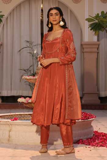 Buy_SEHER JAIPUR_Orange Silk Sweetheart Neck Zeya Embroidered Anarkali Set _Online_at_Aza_Fashions