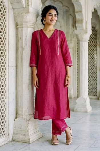 Missprint Magenta Silk, Chanderi, Shantoon V-neck Kurta Set With Printed Dupatta Online at Aza Fashions Missprint_Magenta Silk, Chanderi, Shantoon V-neck Kurta Set With Printed Dupatta _Online_at_Aza_Fashions