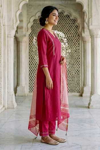 Shop Missprint Magenta Silk, Chanderi, Shantoon V-neck Kurta Set With Printed Dupatta Online at Aza Fashions Shop_Missprint_Magenta Silk, Chanderi, Shantoon V-neck Kurta Set With Printed Dupatta _Online_at_Aza_Fashions