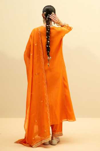Shop AM by Anita Mittal Orange Chanderi V-neck, Yes Chaandbali Mul Hand Embroidered Kurta Set at Aza Fashions Shop_AM by Anita Mittal_Orange Chanderi V-neck, Yes Chaandbali Mul Hand Embroidered Kurta Set _at_Aza_Fashions