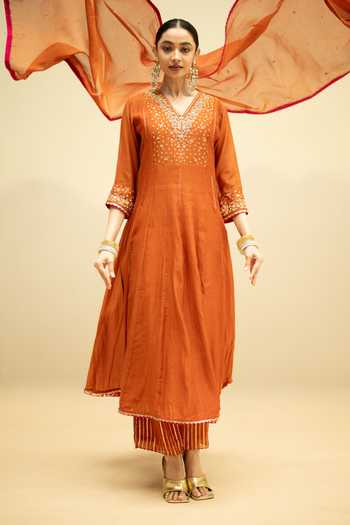 Shop_AM by Anita Mittal_Orange Chanderi V-neck Taarini Mul Embroidered Anarkali Set _Online_at_Aza_Fashions